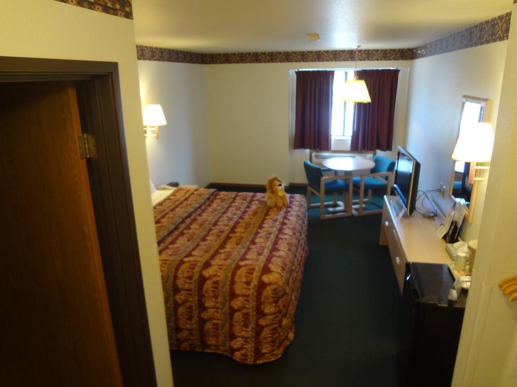 Kings Inn Cody Room photo