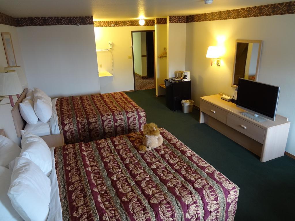 Kings Inn Cody Room photo